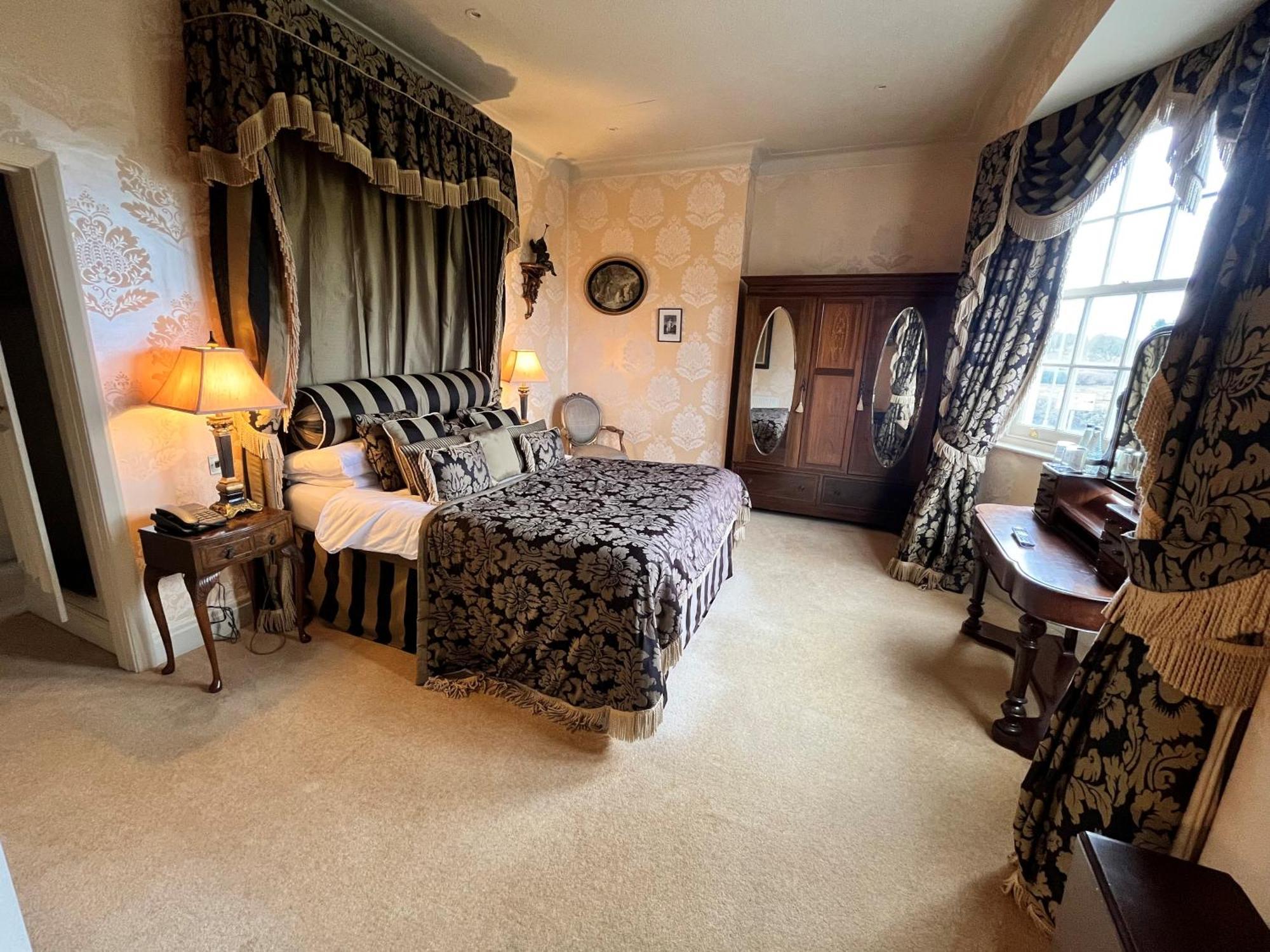 Ye Olde Bell Hotel & Spa Ретфорд Екстериор снимка